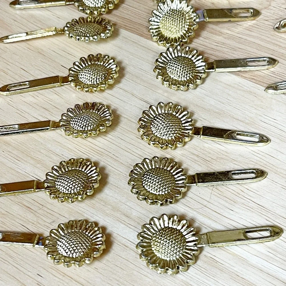 Vintage 80s 90s Gold Sunflower Plastic Snap Tight Hair Barrettes Shiny Goody